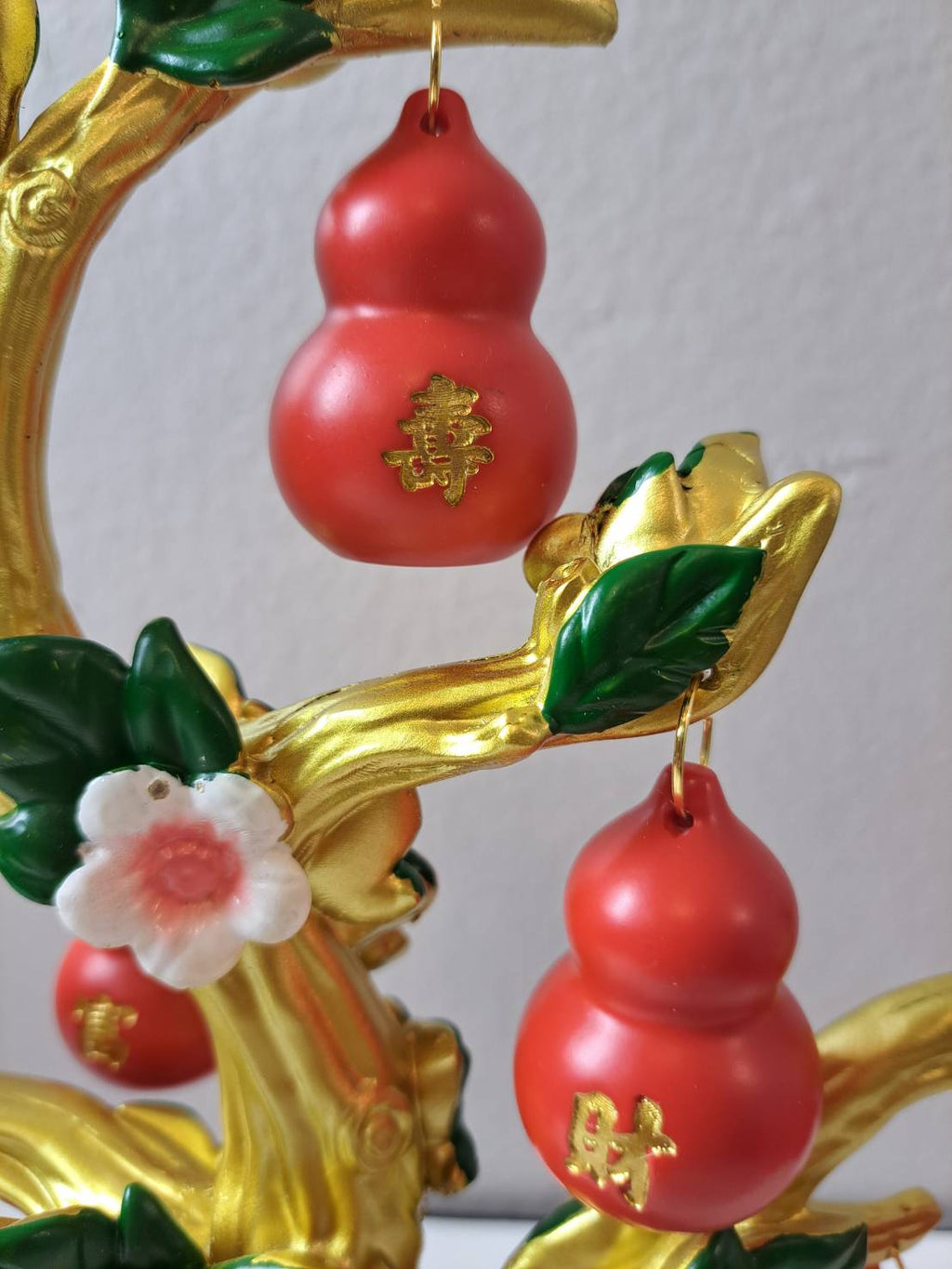 Red gourd ornaments with 禄 and 旺财 characters hanging from gold branches of CX616