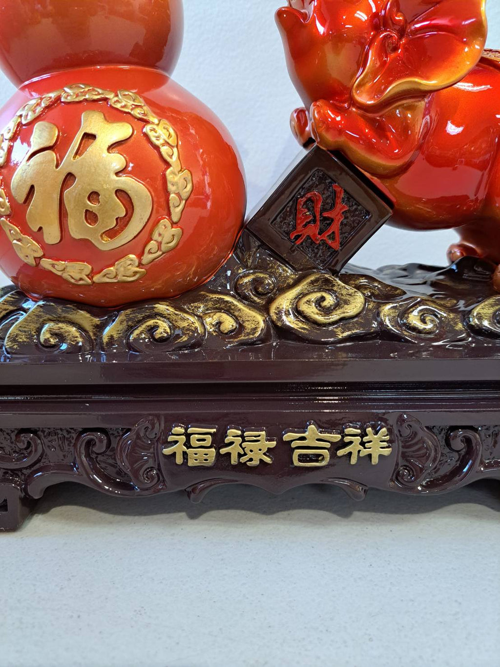 Base detail of figurine 7314 showing gold 福 character on red gourd and gold cloud scroll relief on dark base with 福禄吉祥 inscription