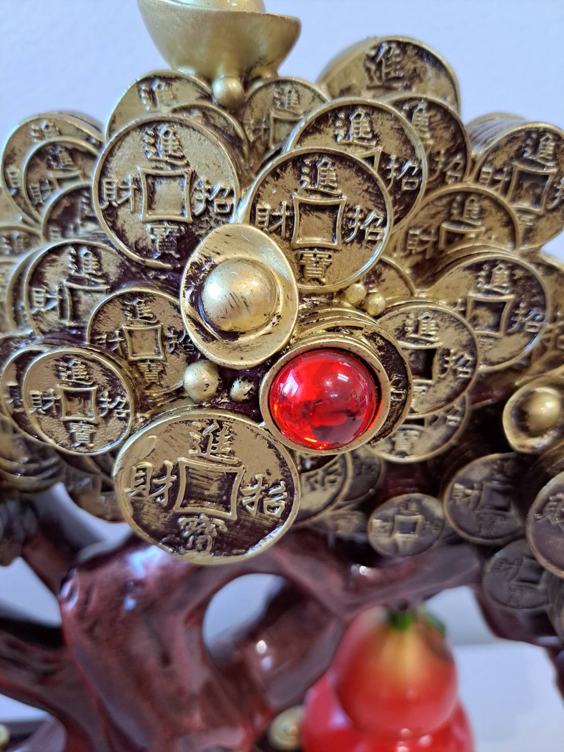 Close-up of gold coin canopy on JF7266 showing 招财进宝 inscribed coins with red gemstone and pearl accents
