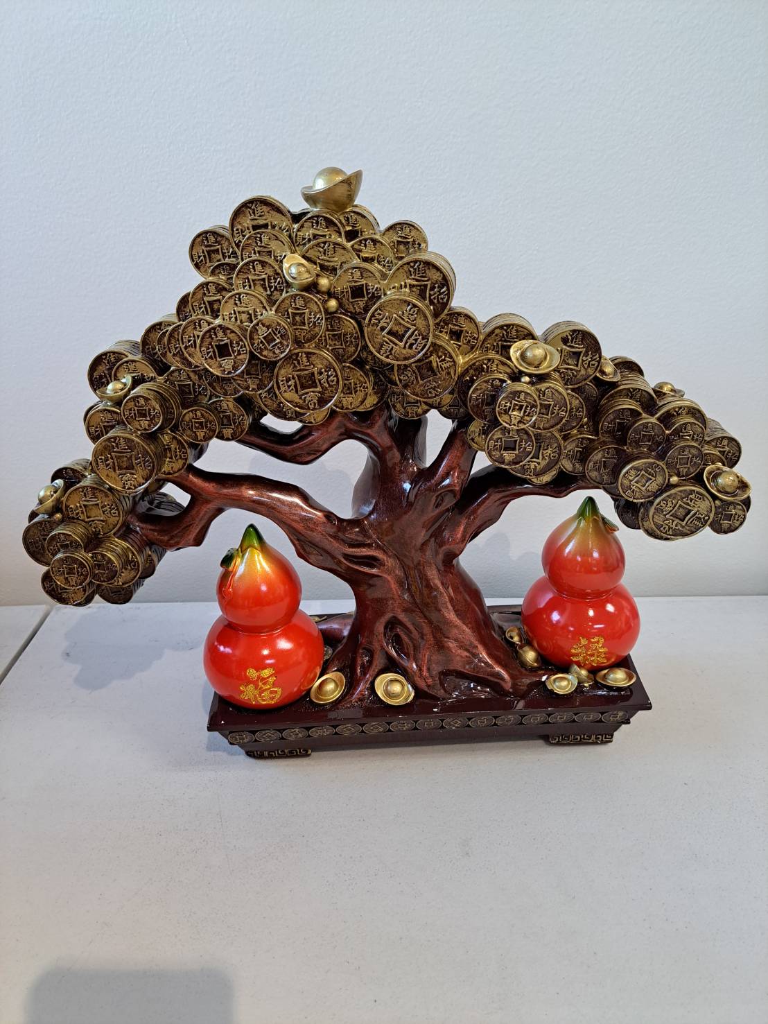 Red gourd figurine detail on JF7266 with gold 福 character and gold ingots scattered at base