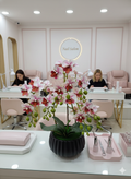 FT254B faux orchid lifestyle in nail salon setting