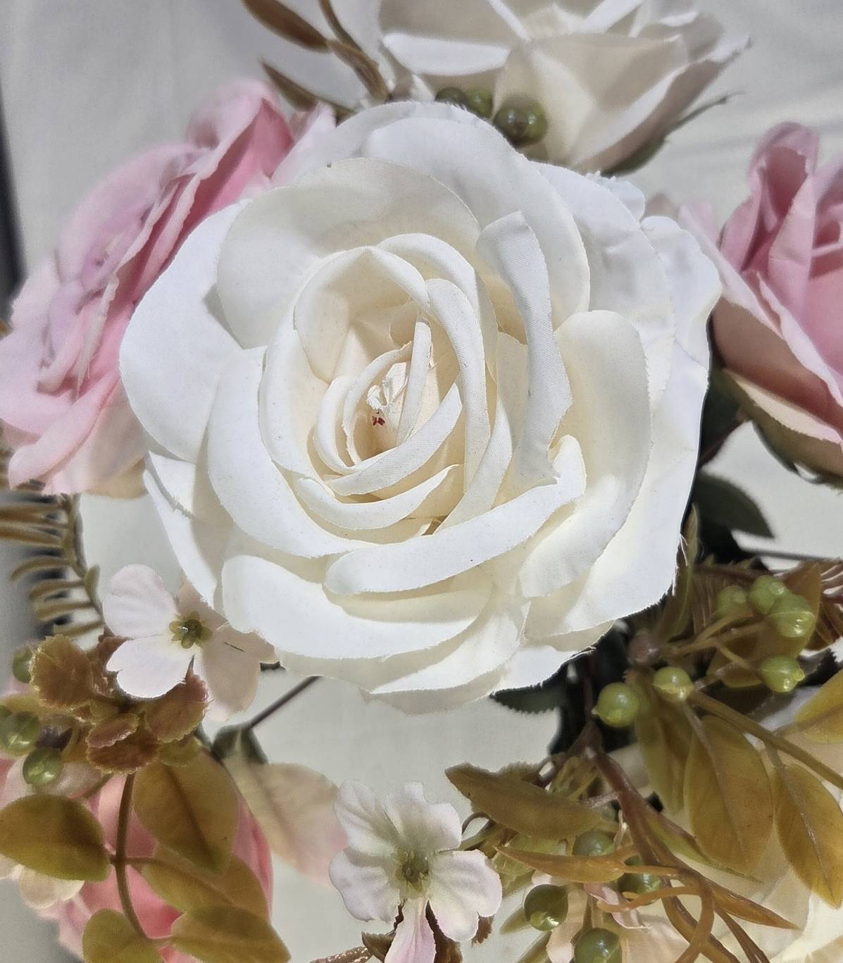 Faux accent stem with white wildflowers, green buds, aged bronze leaves and golden curling tendrils