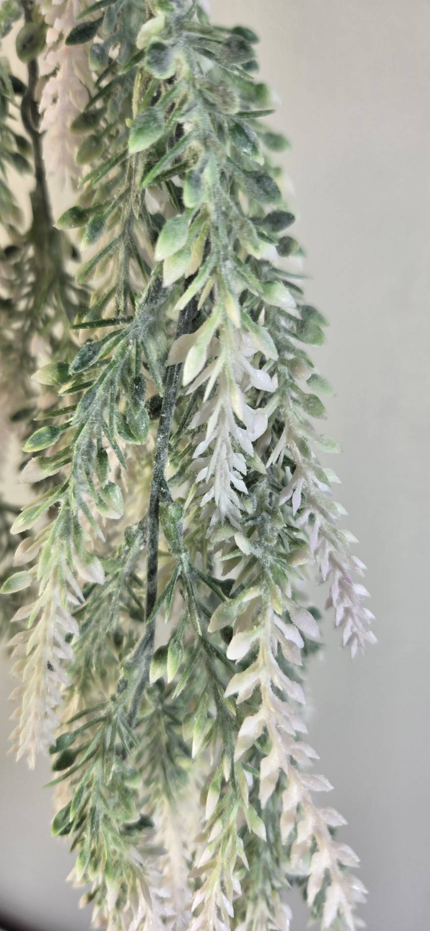 Faux Green White Trailing Greenery Bunch FT08-A - close-up leaf detail