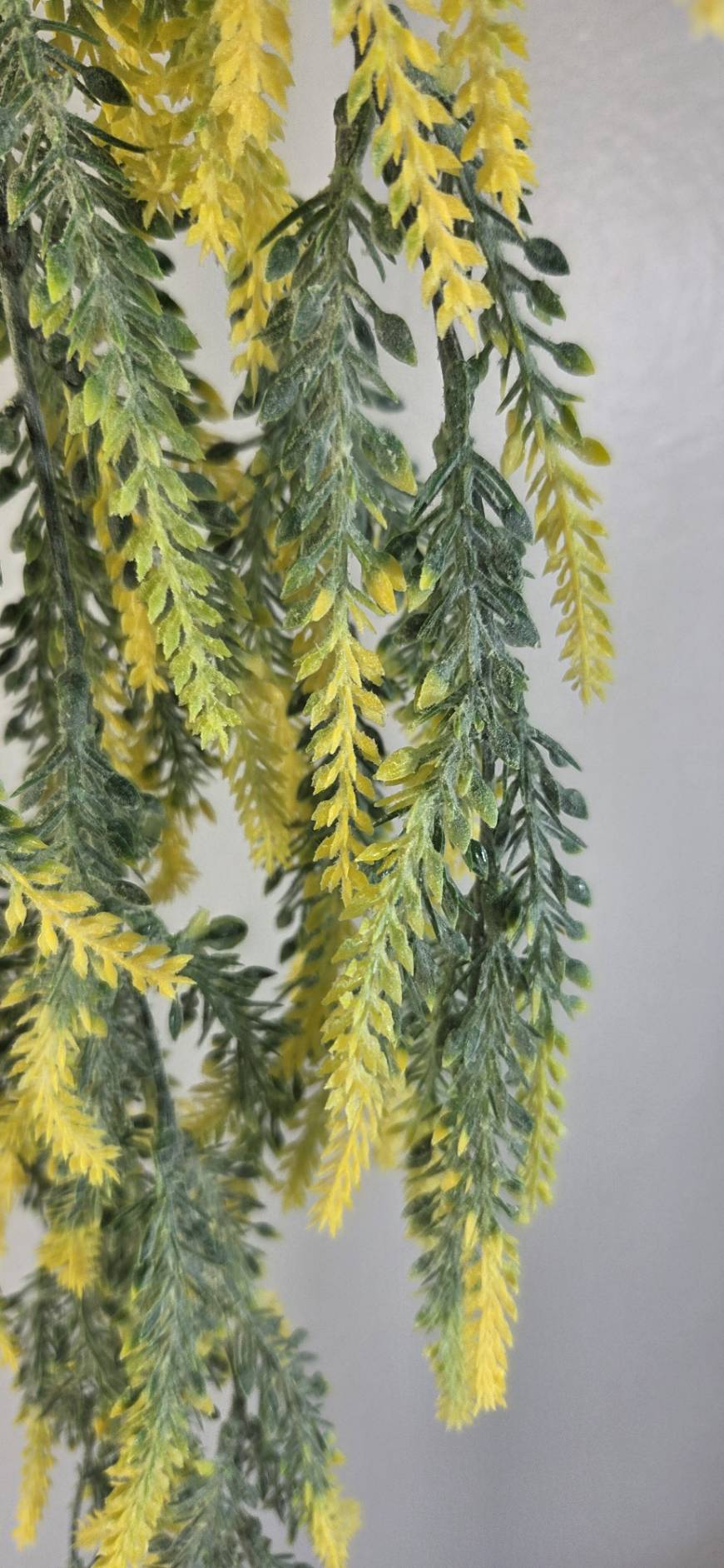 Faux Yellow Green Trailing Greenery Bunch FT08-D - stem and tip close-up
